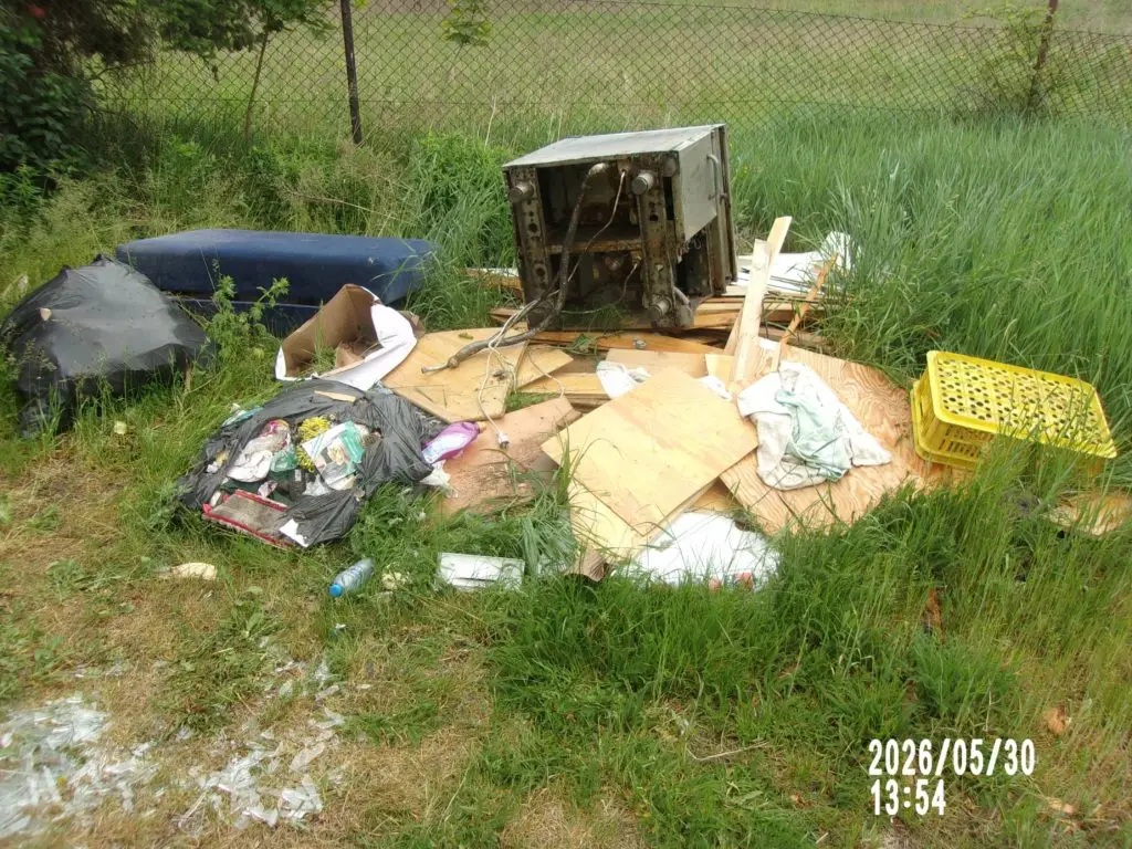 Wyrzucenie odpadów przy ul. W. Łukasińskiego w Zgierzu zakończone karą
